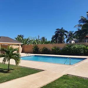 Apartment Lovely Ensuite Getaway With Pool, Ocho Rios